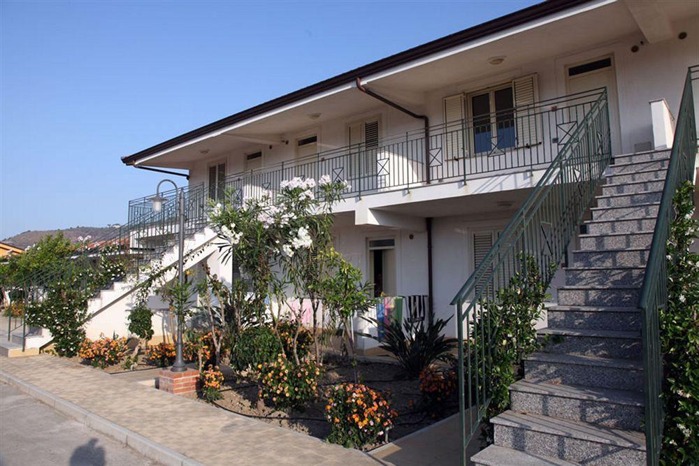 Medimare Residence Club Patti Bagian luar foto