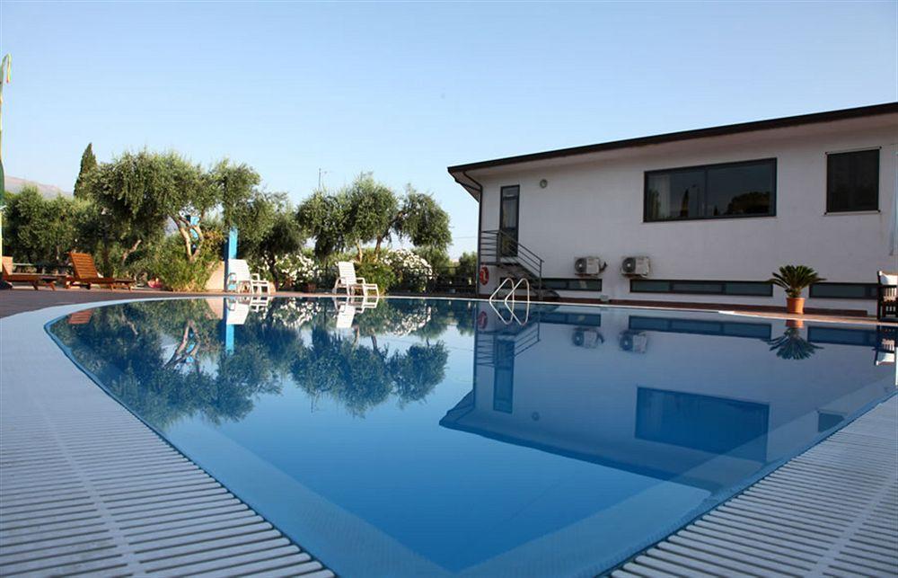 Medimare Residence Club Patti Bagian luar foto