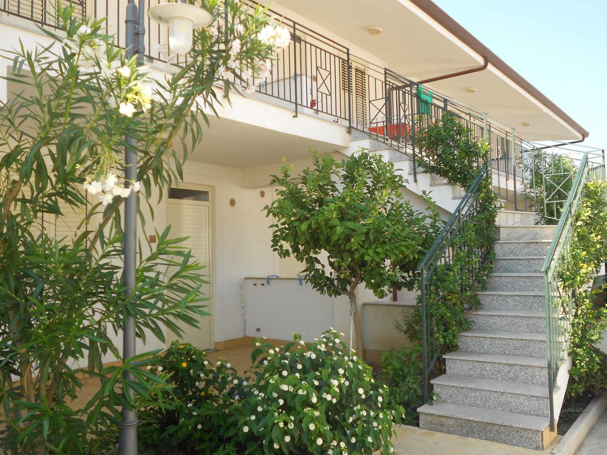 Medimare Residence Club Patti Bagian luar foto