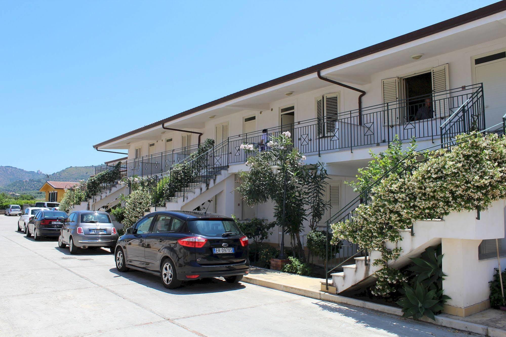 Medimare Residence Club Patti Bagian luar foto